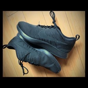 Nike aAll Black Women’s Racer Size 7.5